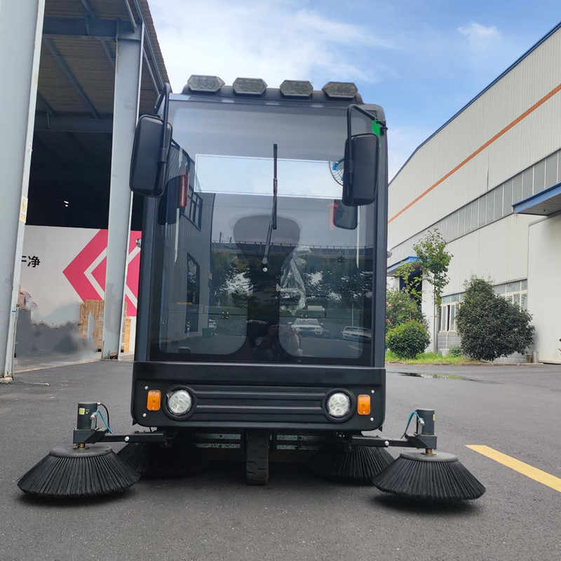 工廠使用電動(dòng)掃地機(jī)好用嗎，哪個(gè)牌子的地面清掃車好用.jpg